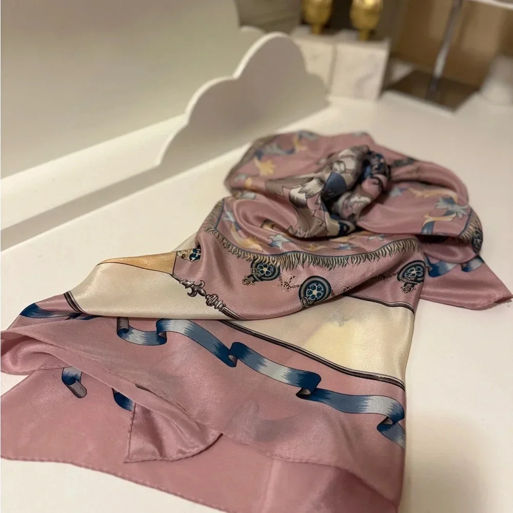Echo scarf .Perfect colors chic and elegant . In great condition silk scarf
